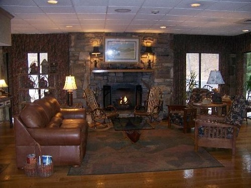 Holiday Inn Biltmore East fireplace